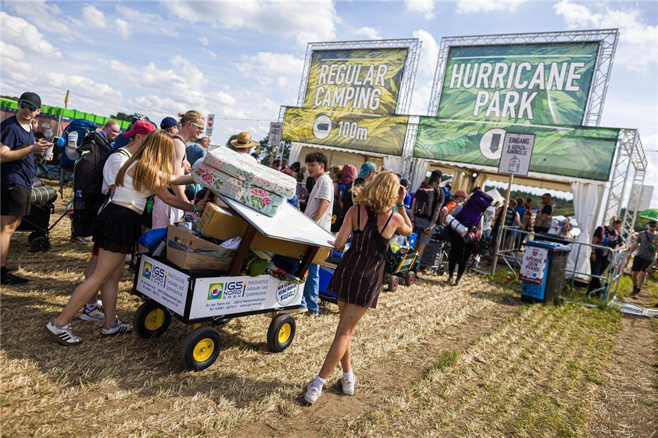 Viele Musikfans zelten beim Hurricane Festival. Moritz Frankenberg/dpa