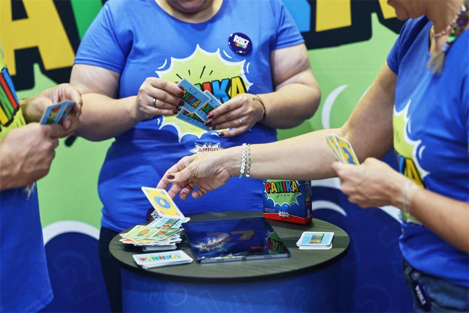 Viele Neuheiten können an den Spieltischen in Essen getestet werden. Oliver Berg/dpa