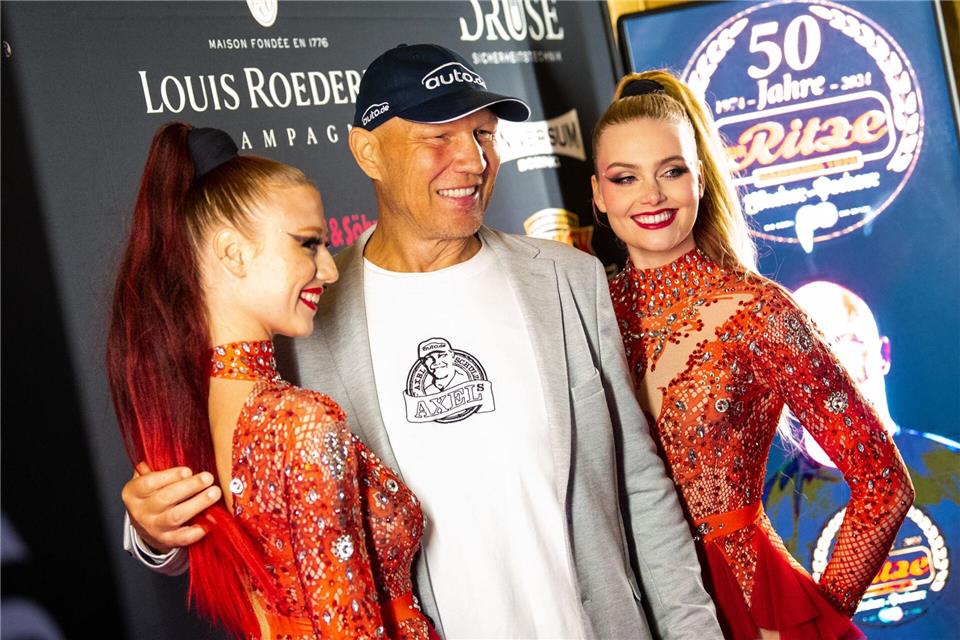 Viele Promis kommen zur Geburtstagsfeier, darunter Boxer Axel Schulz.Daniel Bockwoldt/dpa