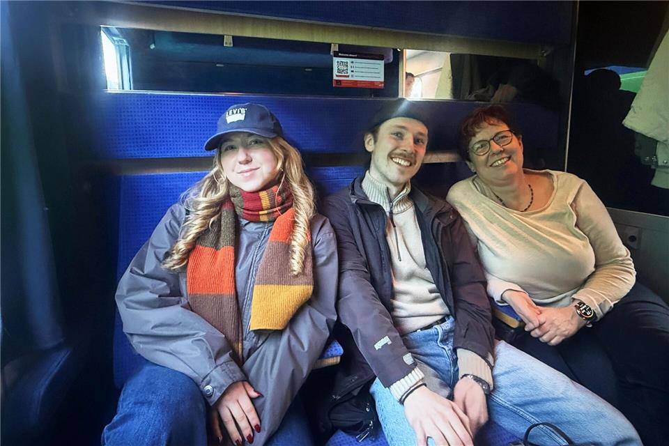 Viele Reisende freuen sich, dass es wieder einen Nachtzug zwischen der französischen und deutschen Hauptstadt gibt.Michael Evers/dpa