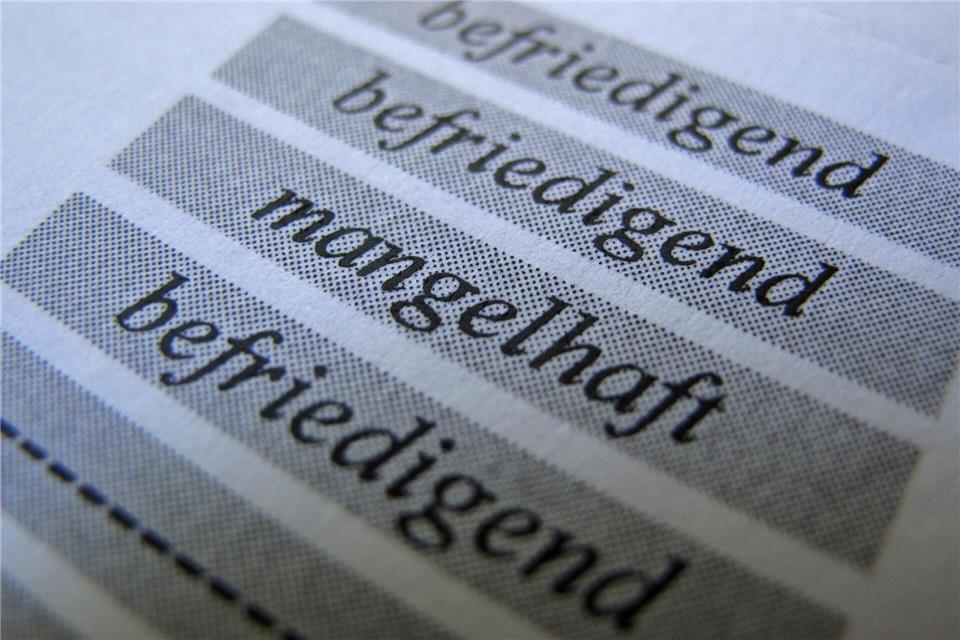 Viele Schüler haben Angst vor dem Ärger der Eltern bei schlechten Noten. (Symbolbild)Ina Fassbender/dpa