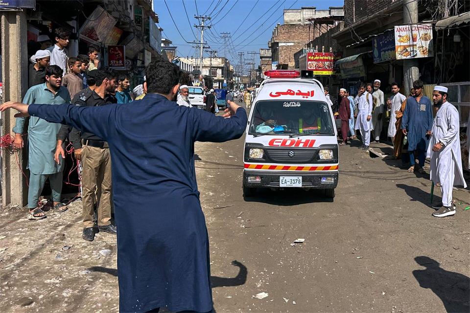Viele Schüler sterben beim Einsturz eines Schuldaches in Pakistan. Maaz Awan/AP/dpa