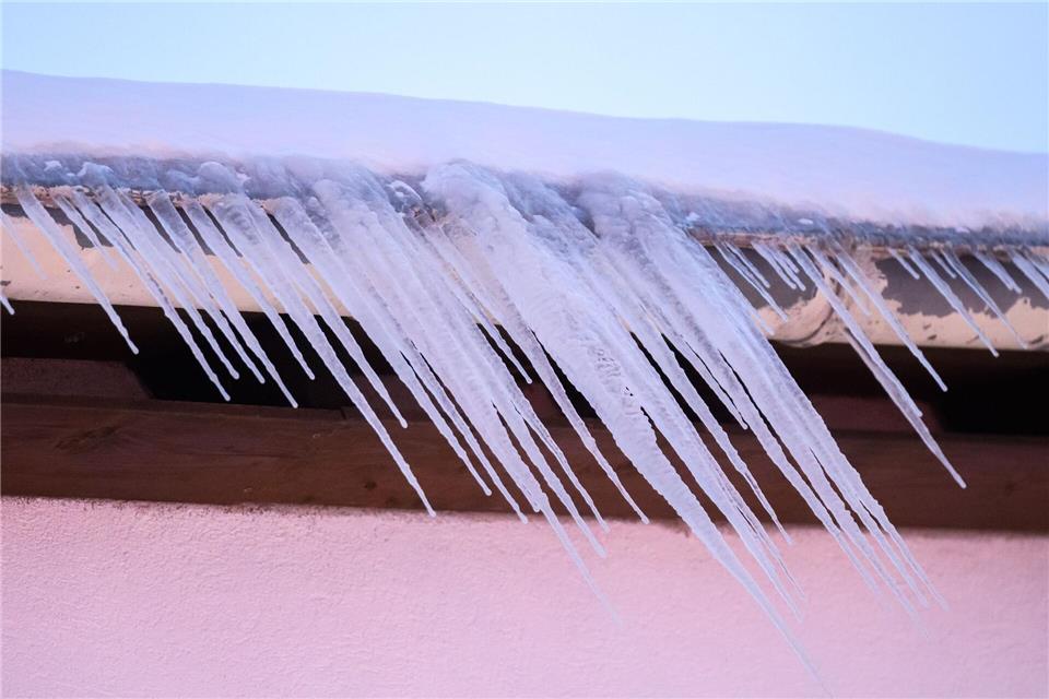 Viele Sporthallen sind nach den Sperrungen wieder frei. (Archivbild) Julian Stratenschulte/dpa
