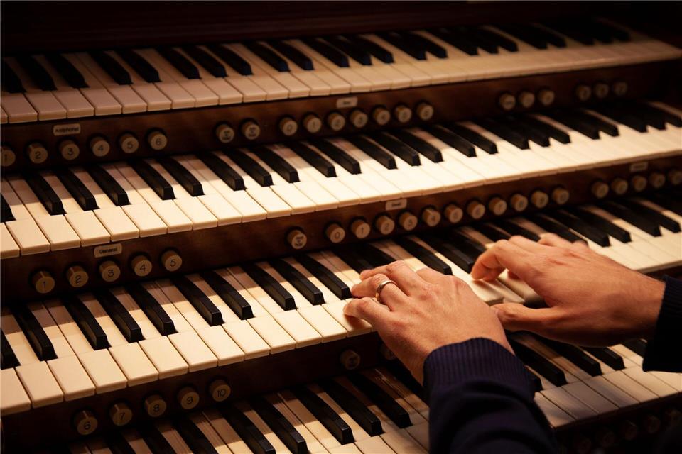 Viele Stellen für Kirchenmusiker bleiben unbesetzt. (Symbolbild)Katie Adkins/AP/dpa