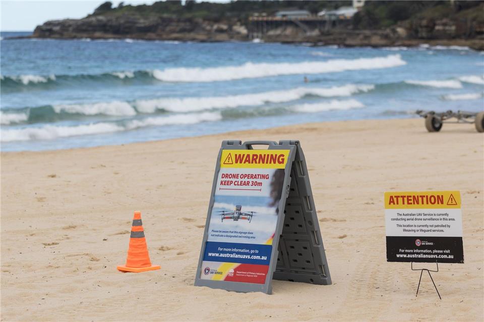 Viele Strände in Australien werden von Drohnen überwacht.Anna Kucera/AAP/dpa