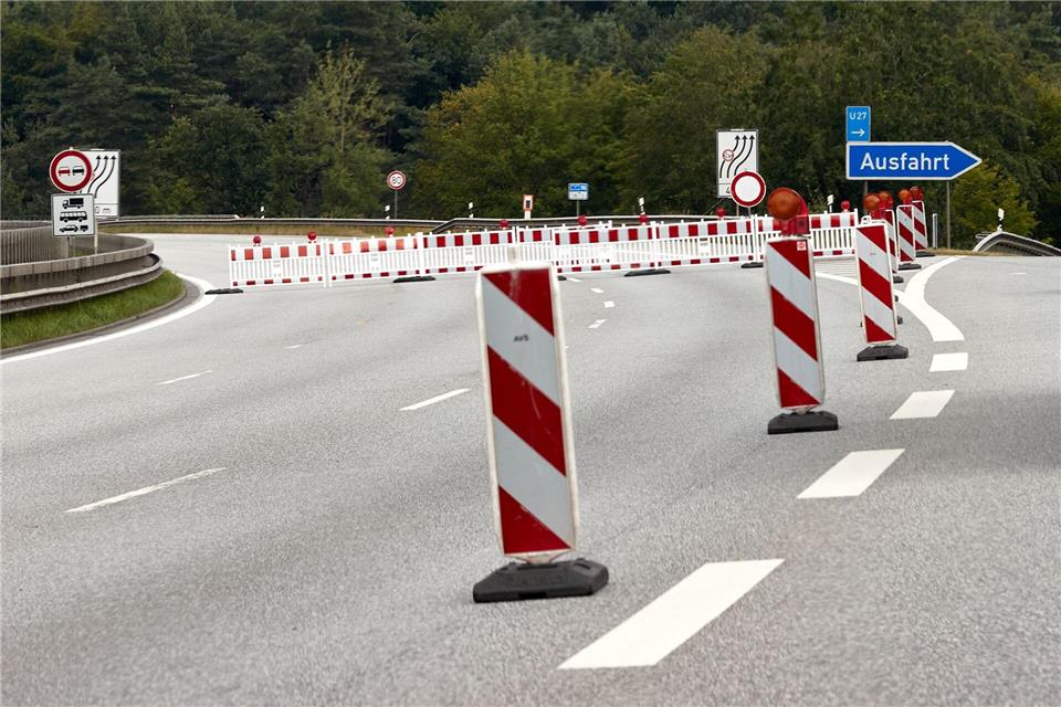 Viele Stunden lang war ein Abschnitt der Autobahn 7 gesperrt - nun können Fahrer und Fahrerinnen aufatmen. (Symbolbild)Georg Wendt/dpa