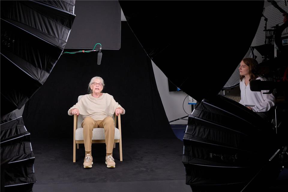 Viele Stunden lang wurden in einem Studio in Dortmund die Antworten der Holocaust-Überlebenden Eva Weyl aufgezeichnet. (Archivbild)Bernd Thissen/dpa
