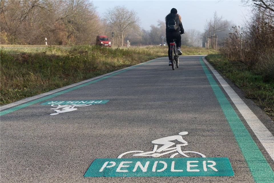 Viele Thüringer pendeln zur Arbeit in andere Bundesländer. (Symbolbild) Etienne Dötsch/dpa