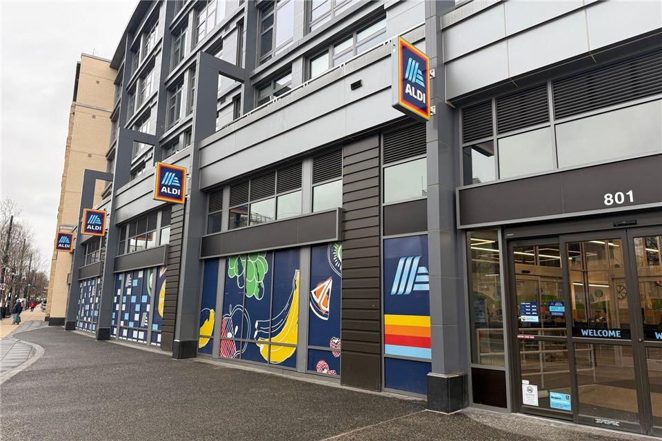 Viele US-Amerikaner gehen gern bei Aldi einkaufen.Anna Ringle/dpa