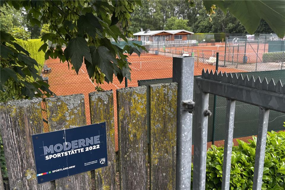 Viele Vereine haben schon über frühere Programme ihre Anlagen saniert, wie hier der Tennisverein BW Ramsdorf. Man müsse abwarten, welche Anträge für das jetzige Programm kommen, sagt Velens Stadtsportverbandsleiter Wolfgang Bergup.