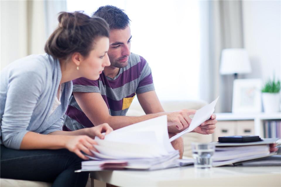 Viele Versicherungsbeiträge werden im Januar fällig: Der Jahresstart ist ein guter Zeitpunkt, um den eigenen Versicherungsschutz zu überprüfen.Christin Klose/dpa-tmn