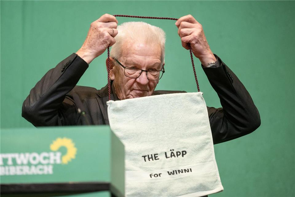 Viele Waschlappen erhält Kretschmann in seiner Amtszeit, hier beim politischen Aschermittwoch der baden-württembergischen Grünen. (Archivbild)Marijan Murat/dpa