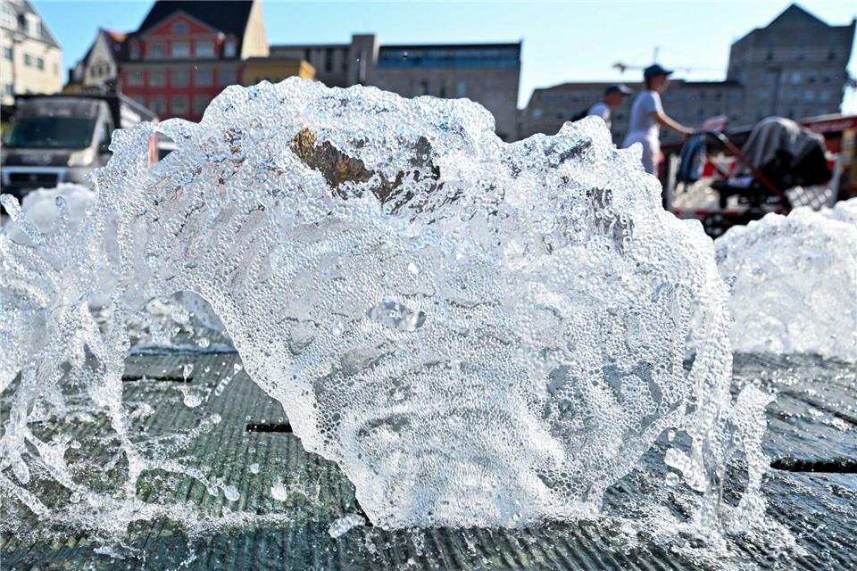 Viele Wasserspiele laufen nur dank Spenden und Sponsoren wieder an. (Archivbild)Hendrik Schmidt/dpa/ZB