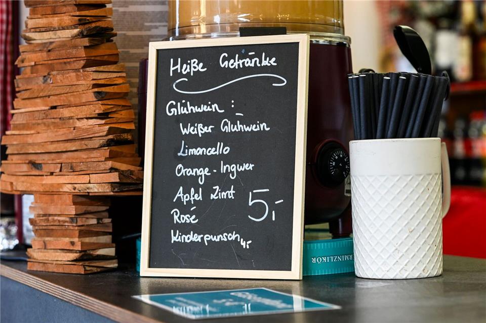 Viele Weihnachtsmärkte öffnen in Berlin am 24. November – an einigen Orten kann man aber schon Punsch und Co. trinken. (Archivbild)Jens Kalaene/dpa