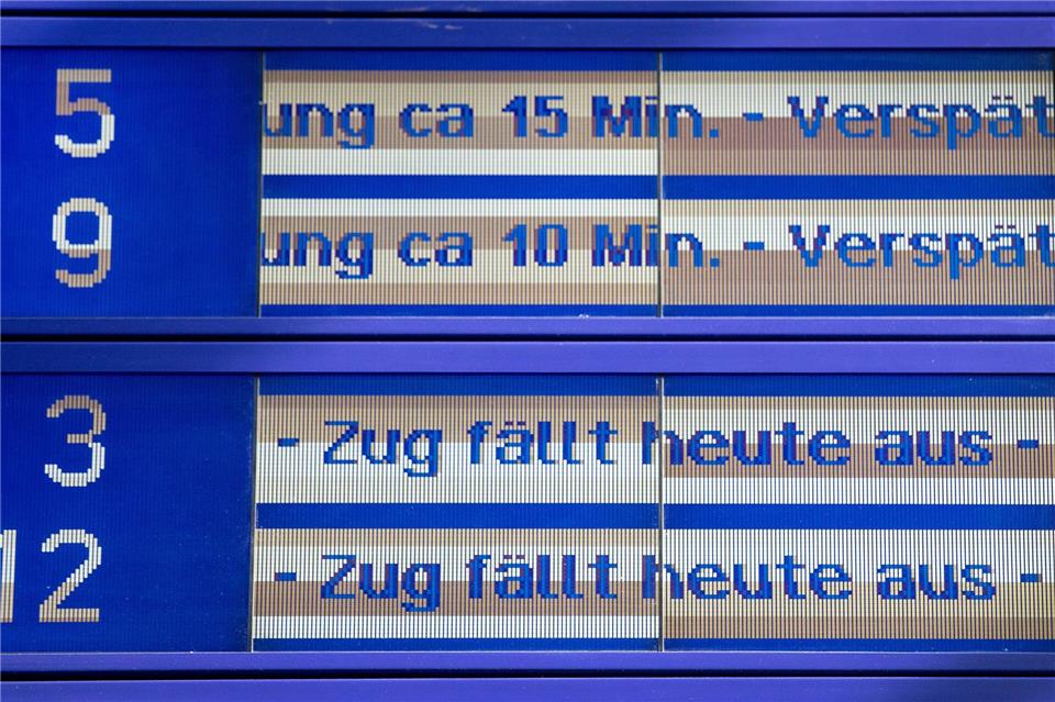 Viele Züge sind nach vor unpünktlich. (Archivfoto)Christoph Reichwein/dpa