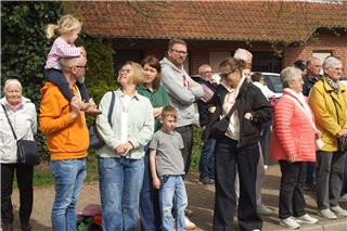 Viele Zuschauer säumten die Strecke der Musiker. 
