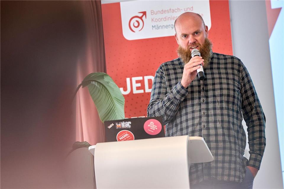 Platzmangel in Männerschutzhäusern – Bedarf steigt deutlich  Viele betroffene Männer verharmlosen ihre Gewalterfahrung, sagt Tobias Schiefer.Michael Ukas/dpa