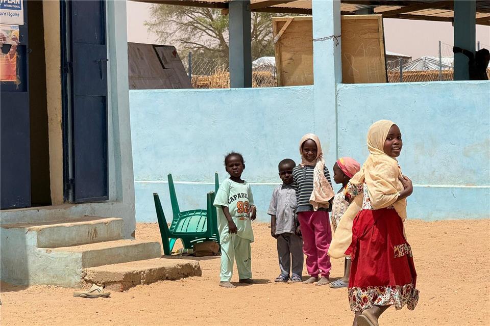 Viele der rund 30.000 Kinder im Lager können nicht zur Schule gehen.Eva Krafczyk/dpa