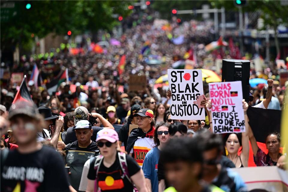 Viele fordern, das Datum des Nationalfeiertags zu ändern.Dean Lewins/AAP/dpa