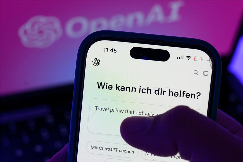 Viele lassen sich bei der Suche nach Geschenken von KI helfen. (Symbolbild)Hendrik Schmidt/dpa