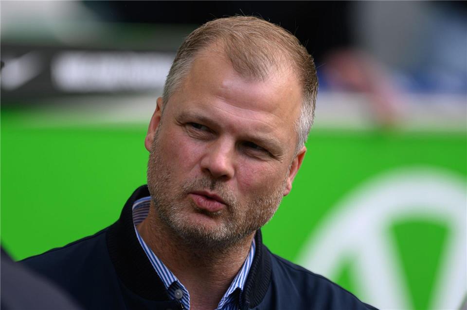 Viele seiner Spieler eilen von einem Highlight zum nächsten: VfB-Sportvorstand Fabian Wohlgemuth.Swen Pförtner/dpa