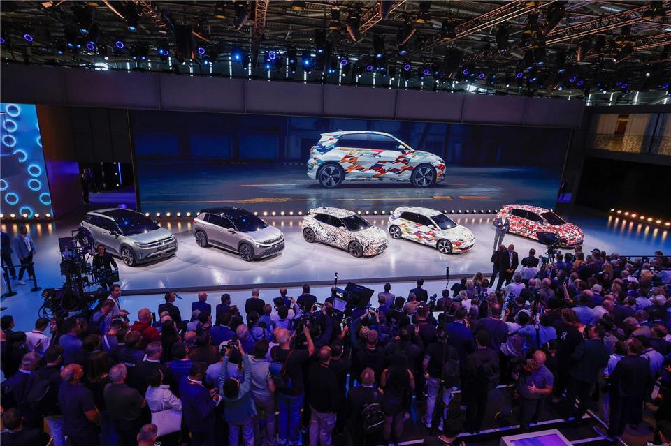 Viele, viele bunte...„Volksis“: Der Volkswagen Konzern fährt dieses Jahr eine Reihe Kleinwagen vor.Florian Trettenbach/Volkswagen AG/dpa-tmn