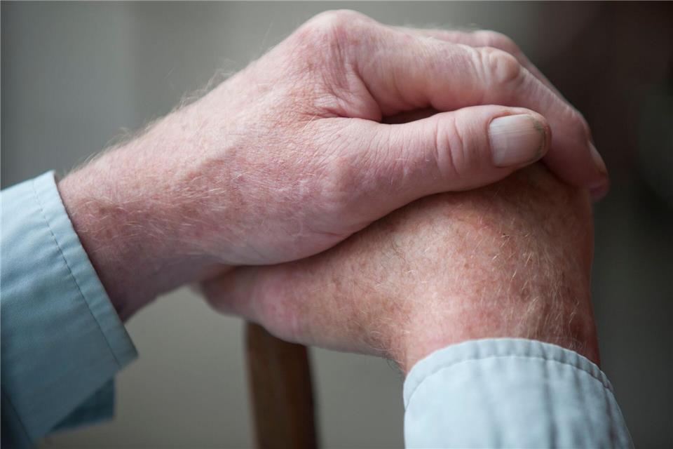 Vielen Älteren fehlt ohne Geld die Möglichkeit, am sozialen Leben teilzunehmen.Swen Pförtner/dpa