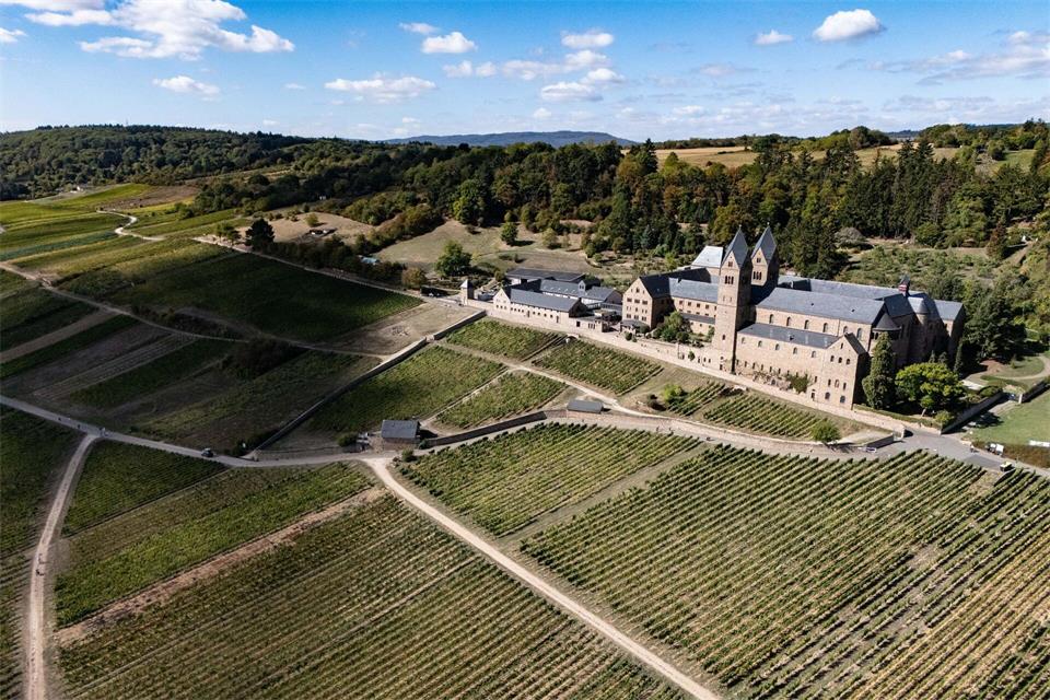 Vielerorts in Hessen zeigt sich die Sonne, so wie hier im Rheingau.Boris Roessler/dpa