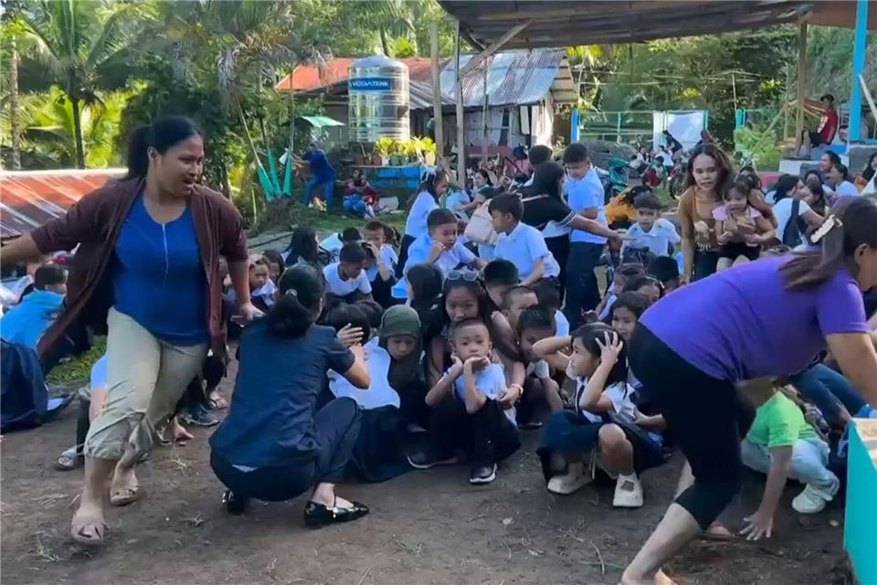 Vielerorts war es der erste Schultag auf den Philippinen.Uncredited/DepEd Mahayahay Elementary School via AP/dpa