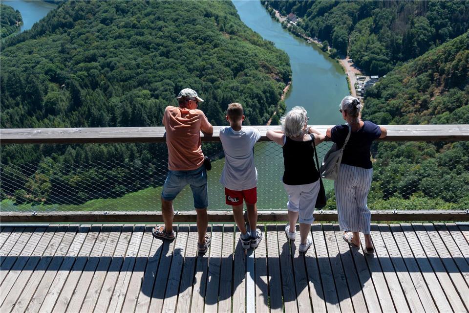 „Glücksatlas“: Saarländer sind ein bisschen zufriedener  Vieles deutet laut Umfrage auf eine hohe Lebensqualität im Saarland hin – doch das spiegle sich nicht in der gefühlten Lebenszufriedenheit. (Symbolbild)Harald Tittel/dpa