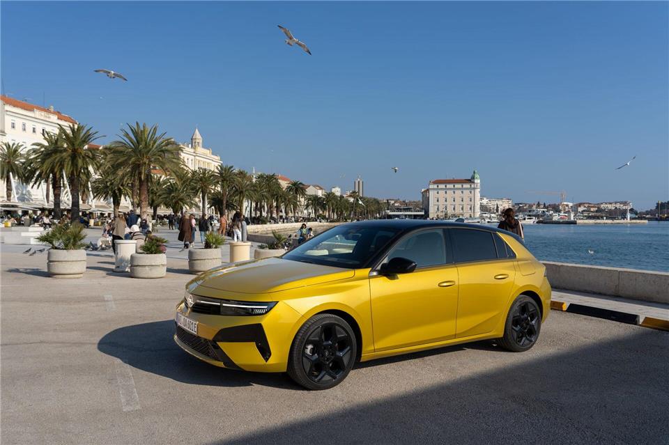 Vielseitige Antriebe: Vom Plug-in-Hybrid mit 84 Kilometern E-Reichweite, über einen Elektroantrieb bis zum Diesel, der Astra bietet viele Optionen.Axel Wierdemann/Opel/dpa-tmn