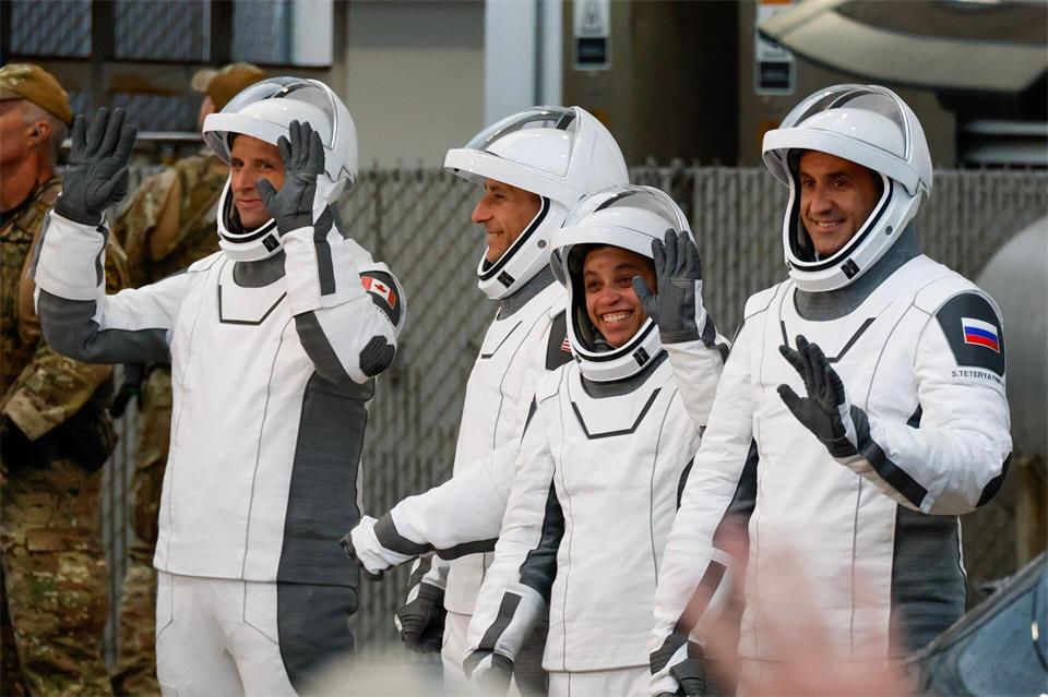 Vier Astronauten sind zur ISS gestartet. Terry Renna/AP/dpa