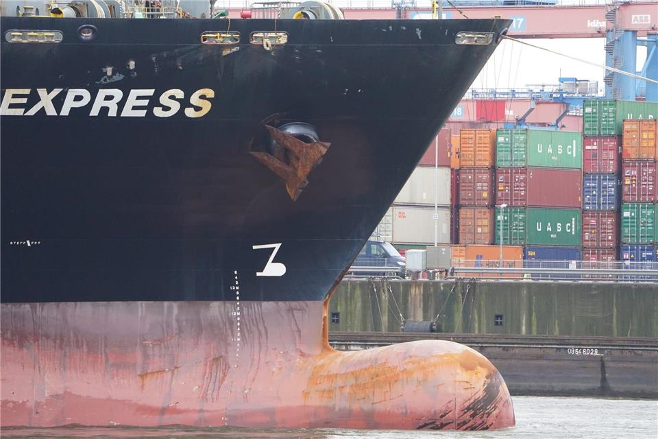 Vier Containerschiffe von Hapag-Lloyd sitzen den Angaben nach noch im Golf fest. (Archivbild) Marcus Brandt/dpa