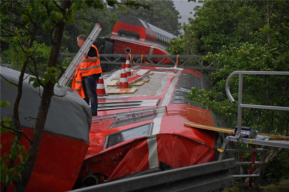 Vier Frauen sowie ein 13-Jähriger starben bei dem Unfall. (Archivbild) Uwe Lein/dpa