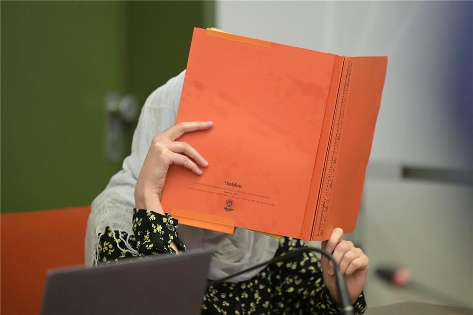 Vier Jahre soll die gebürtige Oberfränkin in Haft. Das Gericht sah es als erwiesen an, dass sie in Syrien überzeugtes Mitglied des Islamischen Staats war. (Archivbild)Malin Wunderlich/dpa