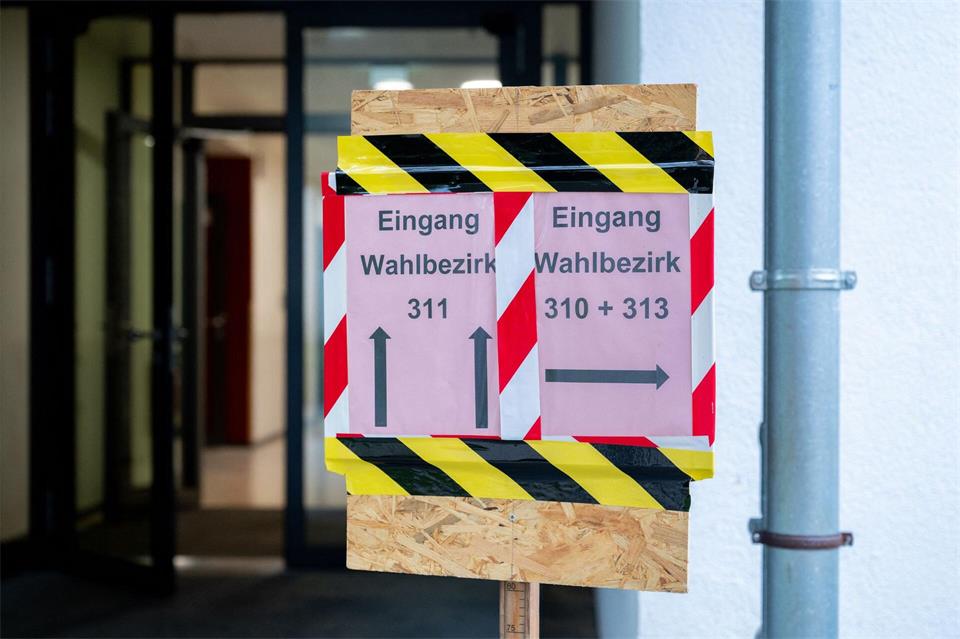 Vier Kandidaten der AfD wurden wegen Zweifeln an ihrer Verfassungstreue nicht zur Wahl zugelassen. Hauke-Christian Dittrich/dpa