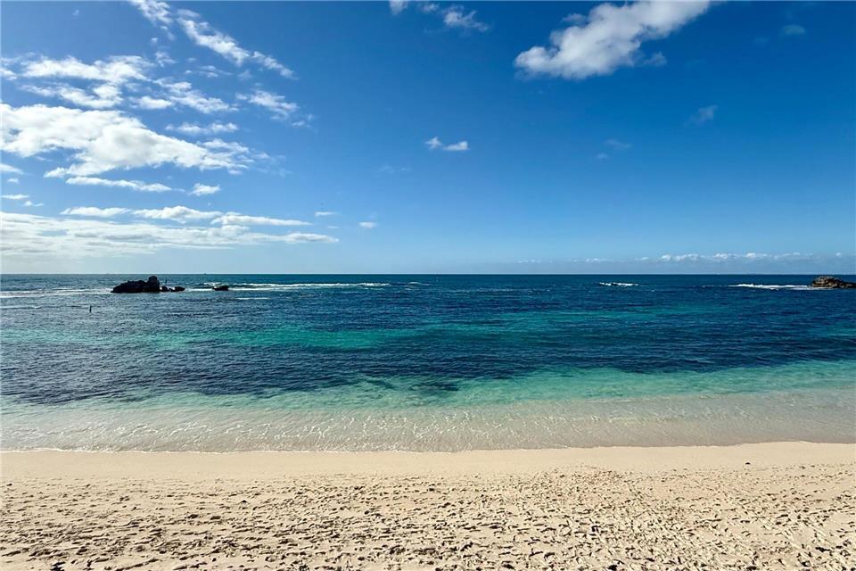 Vier Stunden lang schwamm ein 13-Jähriger im Meer vor Westaustralien, um seine Familie zu retten. (Archivbild)Carola Frentzen/dpa