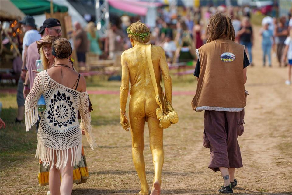 Vier Tage bietet das Festival dem bunten Publikum auf der Wiese am Fuße der Burg Herzberg Auftritte von Bands aus den Bereichen Rock, Pop, Folk, Blues und Reggae. Andreas Arnold/dpa