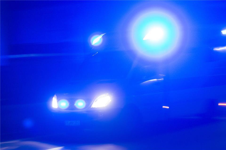 Vier der Kinder kamen nach dem Vorfall in Weilheim mit Rettungswagen ins Krankenhaus, ein weiteres Kind wurde von einem Hubschrauber geflogen. (Symbolbild)Patrick Seeger/dpa