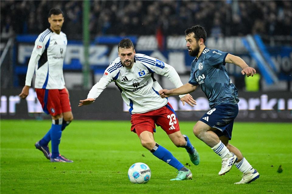 Viereinhalb Jahre für den HSV am Ball und jetzt zurück in Kiel: Jonas Meffert (M)Gregor Fischer/dpa