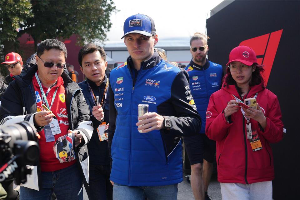 Vierfach-Weltmeister Max Verstappen drängt auf schnelle Regeländerungen.Andy Wong/AP/dpa