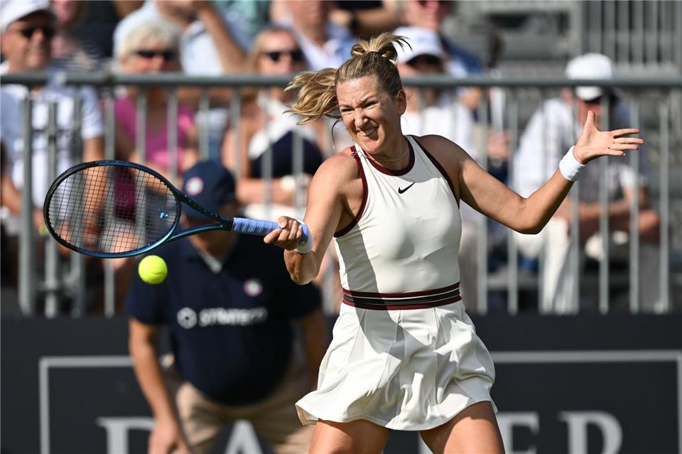 Vom Titel zur Wimbledon-Probe: Siegemund scheidet früh aus Viktoria Asarenka musste vor ihrem Hauptrunden-Auftritt gegen Laura Siegemund durch die Qualifikation.Arne Dedert/dpa