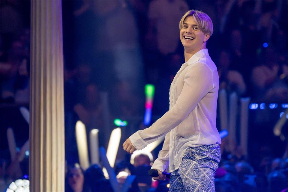 Vincent  Gross ist als Schlager- und Popsänger mit Liedern wie „Ouzo“ und „Aperol Spritz“ bekannt. (Archivbild)Monika Skolimowska/dpa