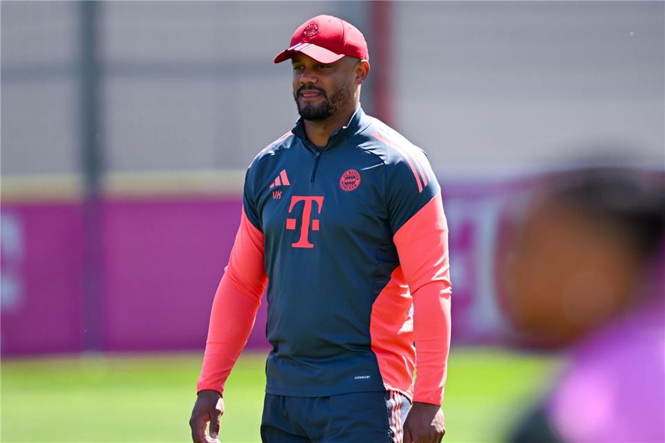 Vincent Kompany kann in Paris nicht aktiv sein. Bayerns Cheftrainer ist gesperrt und muss auf der Tribüne zuschauen.Sven Hoppe/dpa