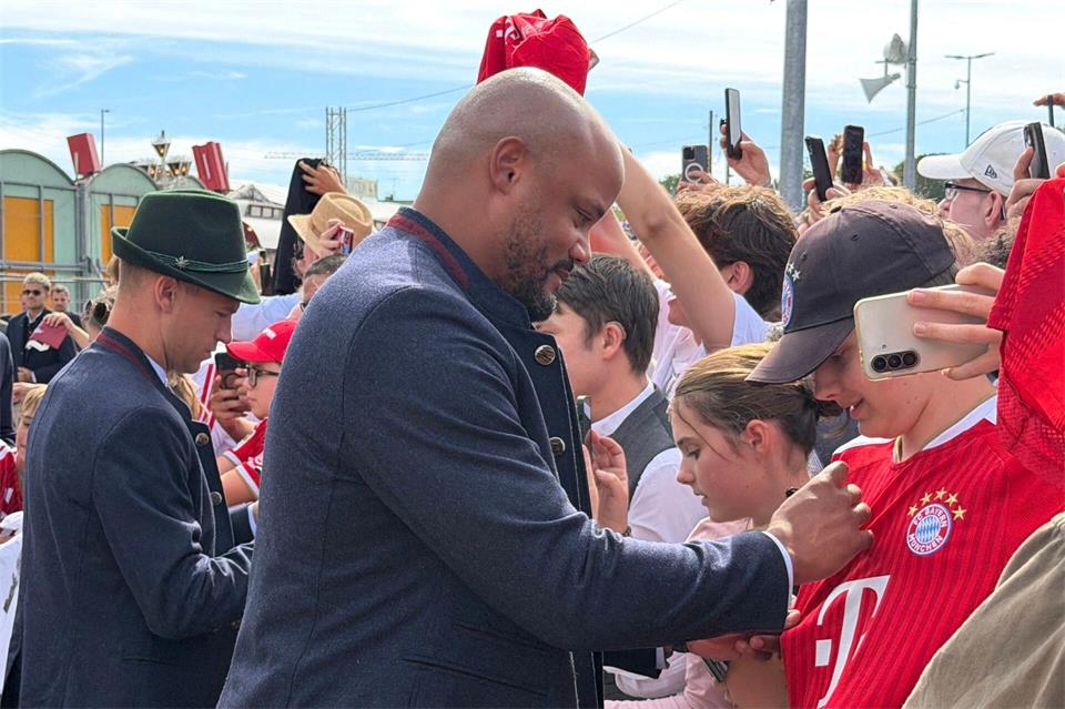 Vincent Kompany mag das Oktoberfest-Besuche. Christian Kunz/dpa