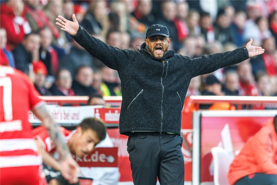 Vincent Kompany verzichtete auf große Rotation nach dem Kraftakt von Paris.Andreas Gora/dpa