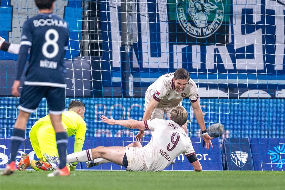 Vincent Vermeij bejubelt im Liegen die FührungDavid Inderlied/dpa