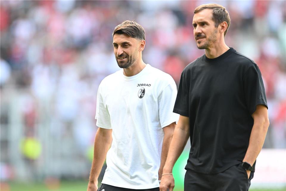 Vincenzo Grifo (l), Julian Schuster und der SC Freiburg sind beim FC Bologna zu Gast. (Archivbild)Carmen Jaspersen/dpa