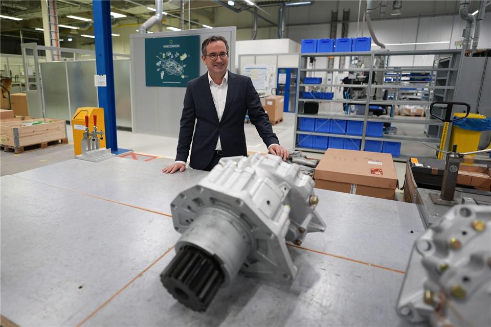 Vincorion-Chef Kajetan von Mentzingen in einer Produktionshalle seines Unternehmens. (Archivbild)Marcus Brandt/dpa
