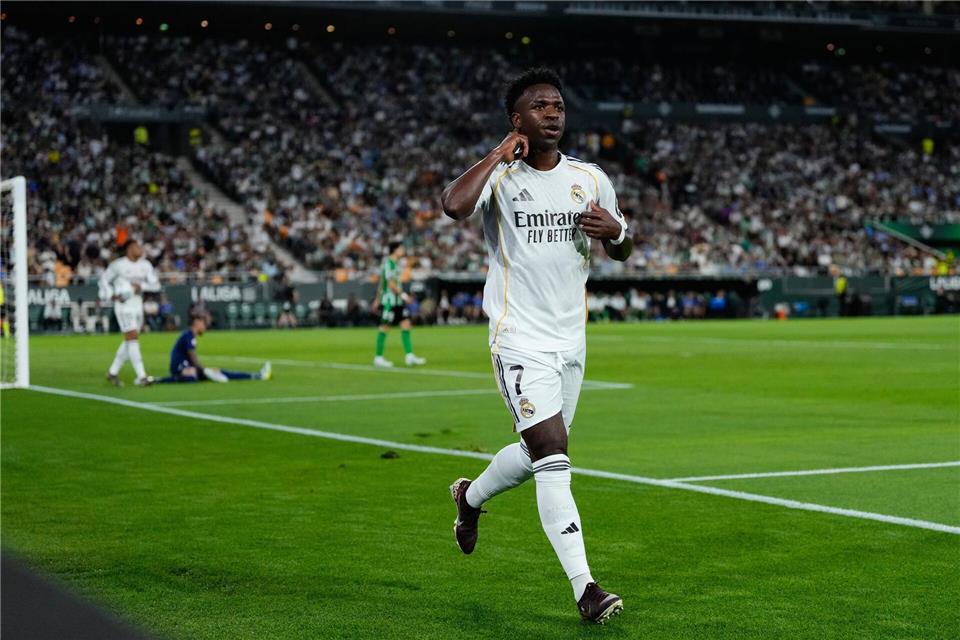 Vinícius Junior hat seinen Vertrag bei Real Madrid langfristig verlängert. (Archivbild)Jose Breton/AP/dpa